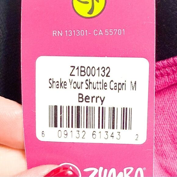 Zumba NWT!Women’s Shake Your Shuttle Capri Pants Berry Pink Dance Fitness Size M - Picture 3 of 5